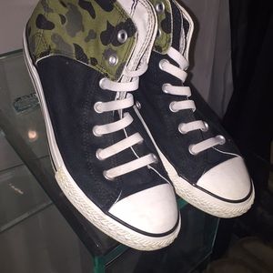 Army print and black converse